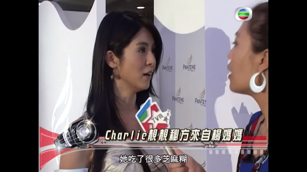 楊采妮解釋烏黑頭髮。